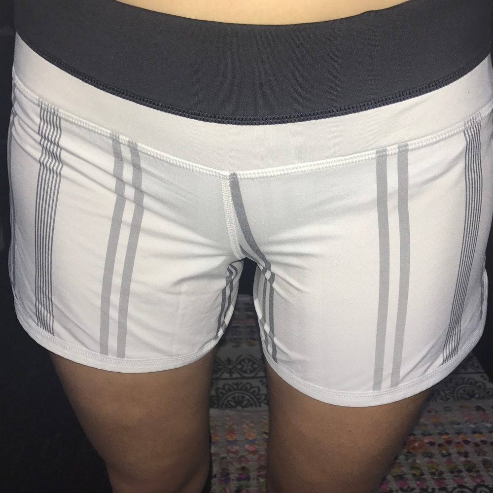 SOLD NWOT Lululemon Striped Shorts Size 2 - Picture 5 of 6